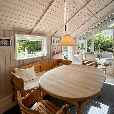 Stunning In Idestrup With Wifi Сasa de vacaciones Bøtø By