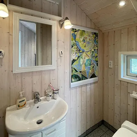 Stunning In Idestrup With Wifi Сasa de vacaciones Bøtø By